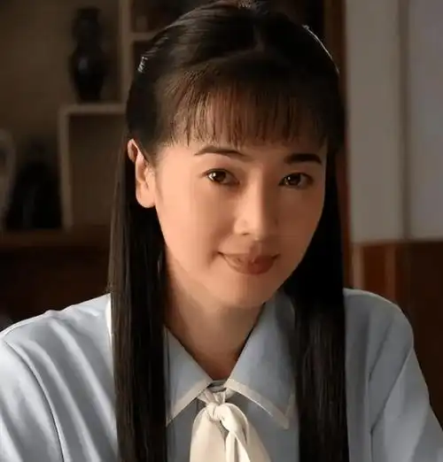 她是孙红雷初恋,是陈道明唯一绯闻女友,嫁大20岁大叔又离婚_左小青