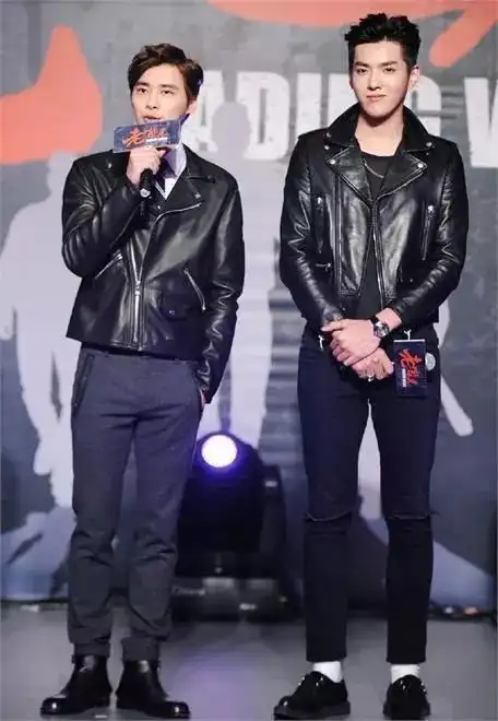 吴亦凡五官精致,身材高挑,187cm的身高还有一双大长腿,拥有少女漫男