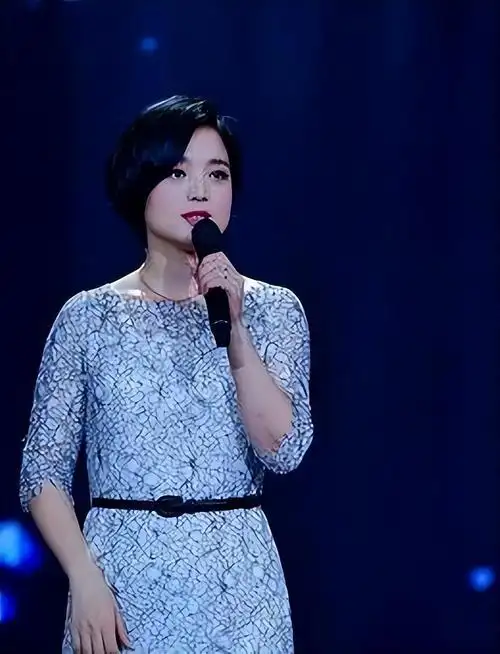 歌手白雪38岁与富豪离婚二婚嫁小8岁东北小伙如今怎样了