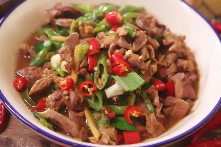 辣炒鸡杂的家常做法,过年要是喝酒,这个下酒菜你快收藏好