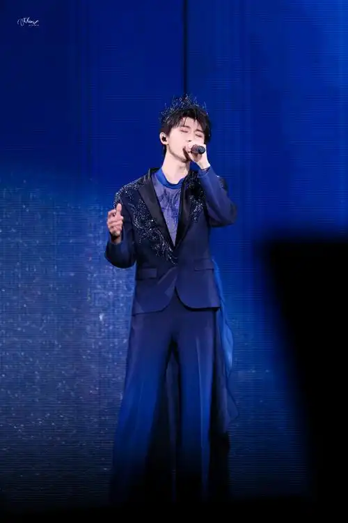 马嘉祺透视内搭##马嘉祺楼间楼演唱会