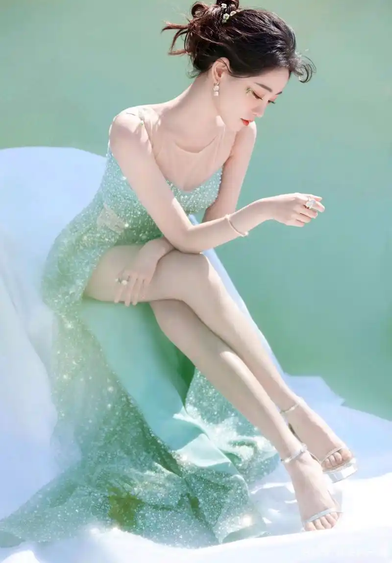 祝绪丹90后大长腿美女