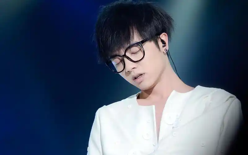 《花儿与少年》华晨宇电脑桌面壁纸