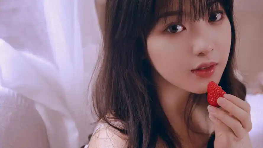 波浪卷长发美女柔情写真