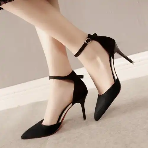 一字扣尖头细跟高跟鞋