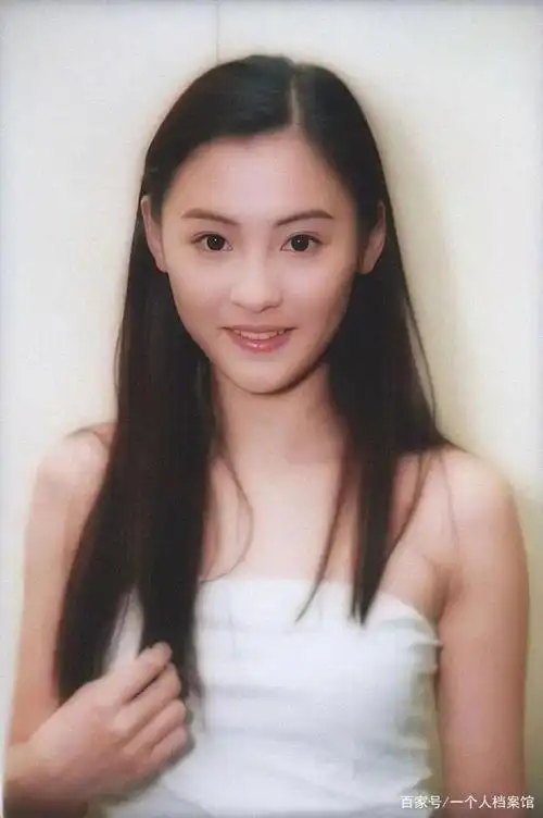 香港电影女神张柏芝:与谢霆锋离婚9年,如今过得怎么样了?