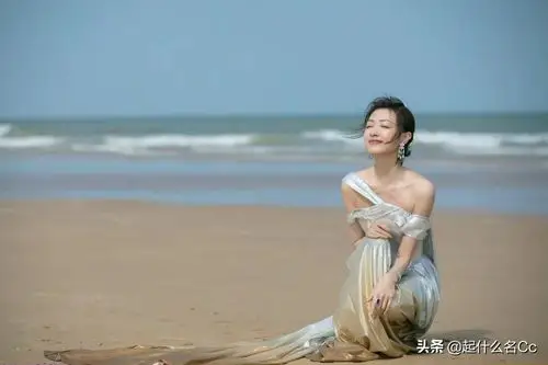 乘风破浪姐姐"万茜"的海边沙滩之旅