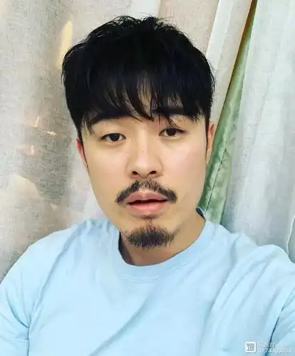 陈赫的胡子留了也有很长一段时间了,虽然中间一直就有粉丝表示,要求