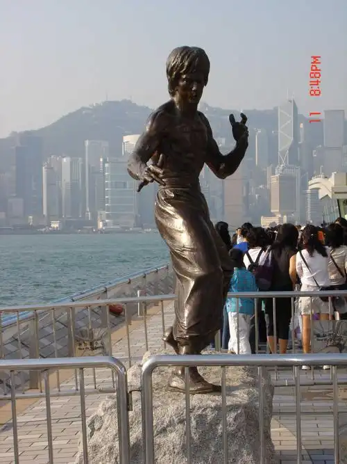 (李小龙铜像)