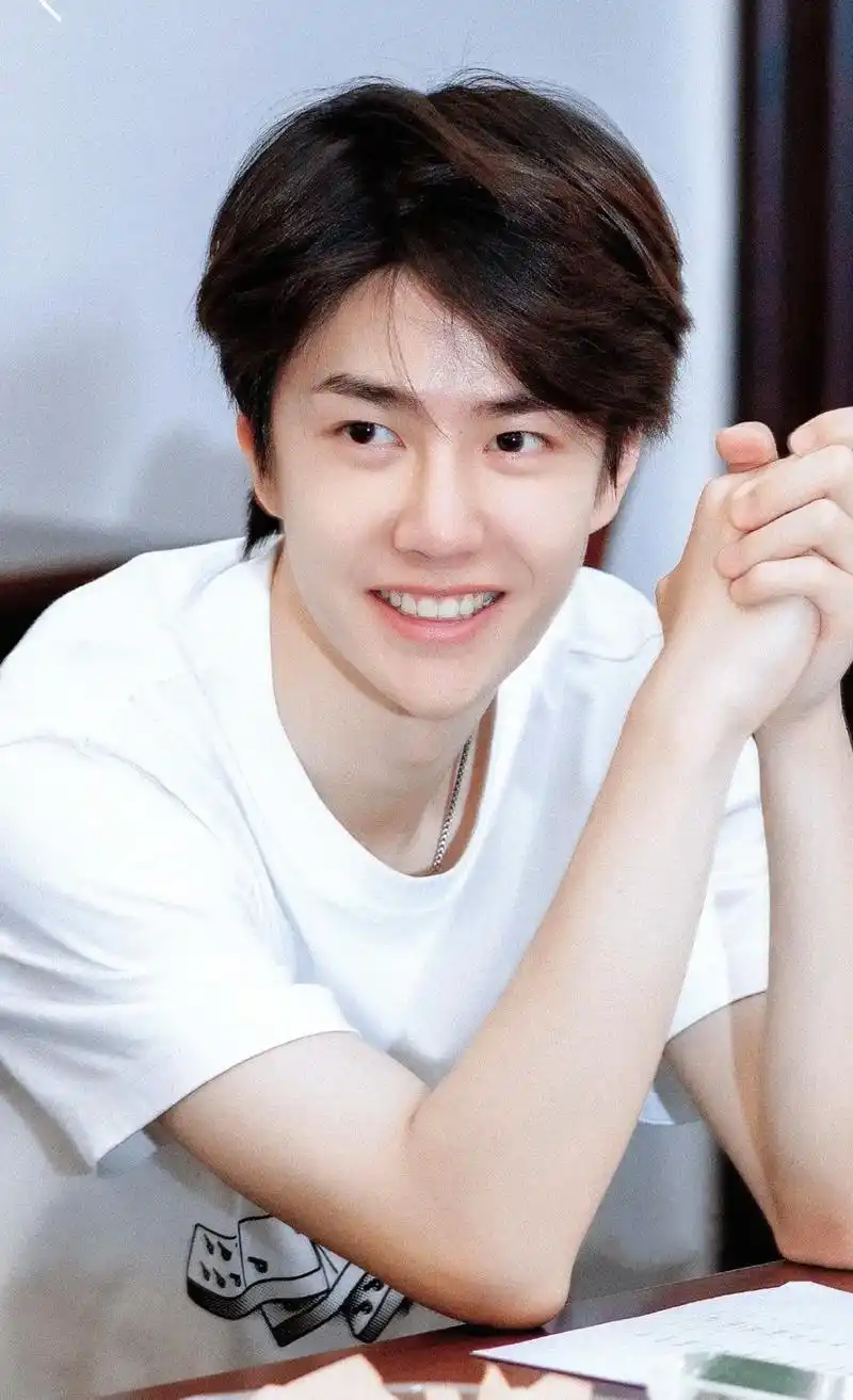 素颜图在这06.家人们你们保存吧#王一博 #王甜甜 #酷盖 - 抖音