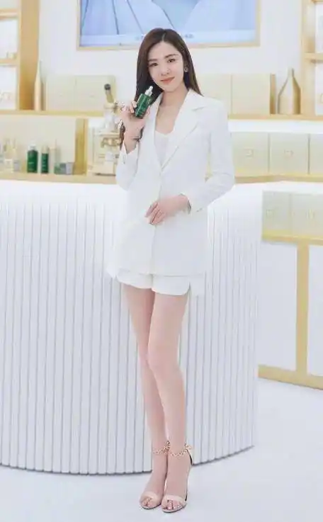 大s时尚,景甜修长,关晓彤黄金比例完美_美女_迪丽热巴_身材