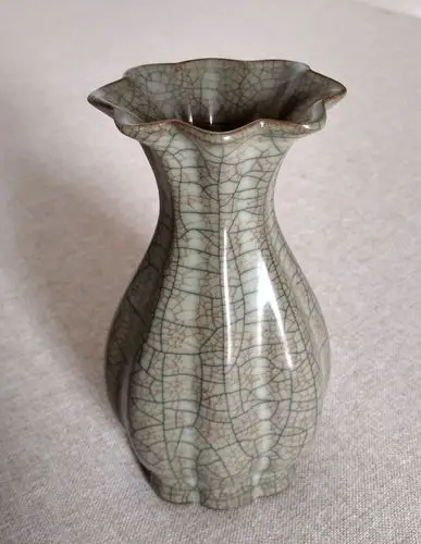 宋代惊世之作"哥窑八方瓜棱花口瓶"鉴赏