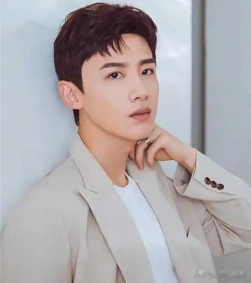 最帅的12位中国年轻男演员