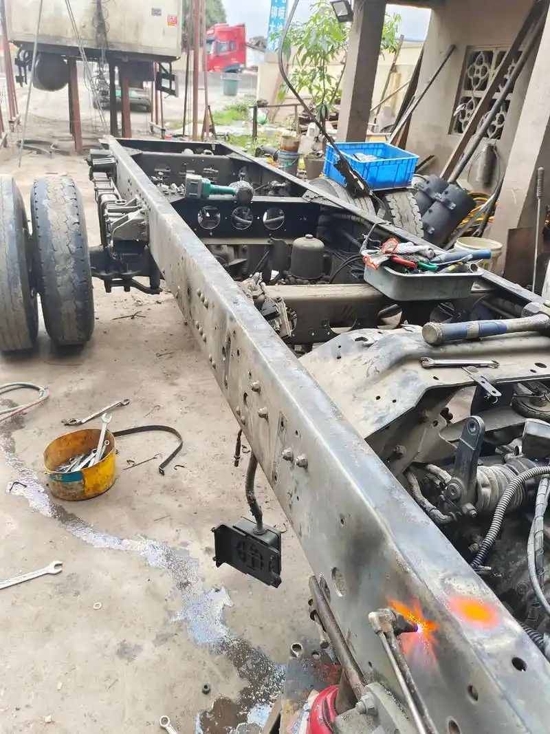 30 19:15 全部评论 大家都在搜: 清远货车维修钣金喷漆大梁校正强哥