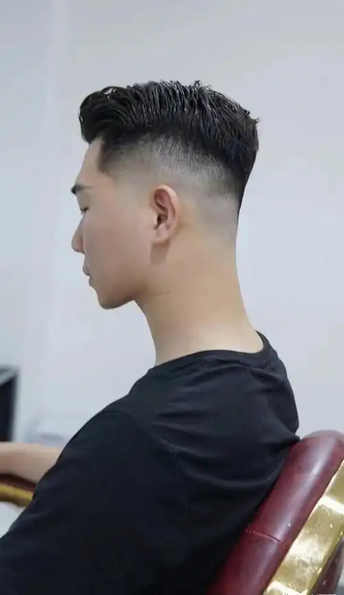 今夏爆火男士发型16款(男士圆脸适合的短发图片)