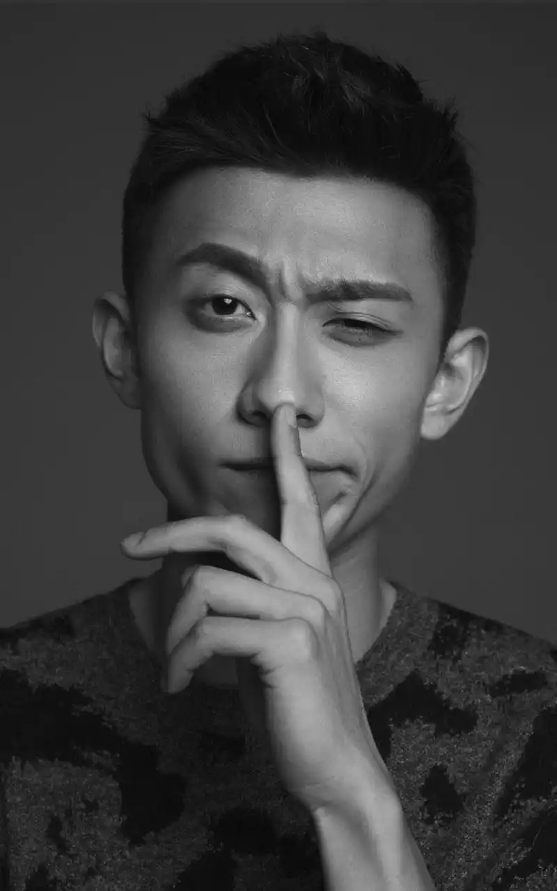 男神张一山黑白高清手机壁纸