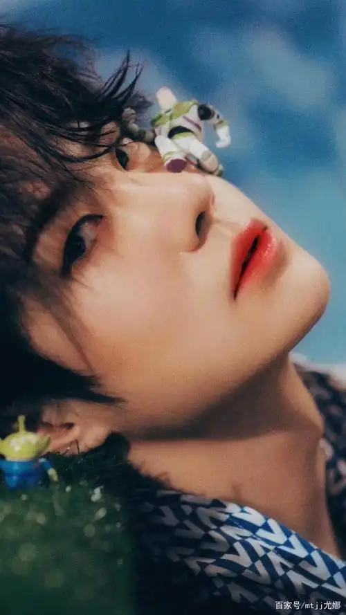 王一博喉结照!粉丝:吞口水了