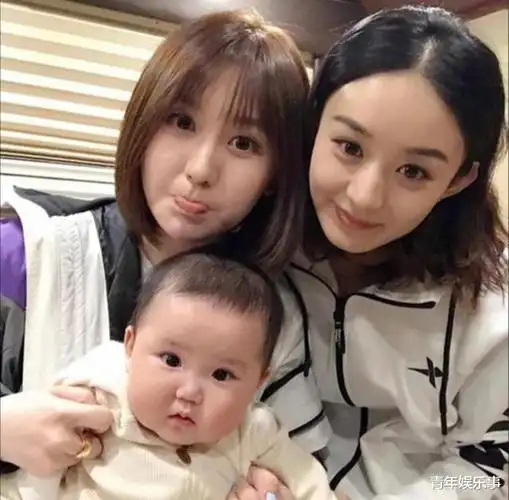网曝赵丽颖儿子10个月正面照,网友:长得好像冯绍峰