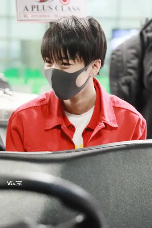 王俊凯 巴黎时装周