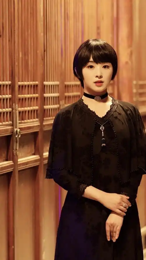 张含韵剪短发似换头 网友不敢认:那个唱酸酸甜甜的小女孩呢?