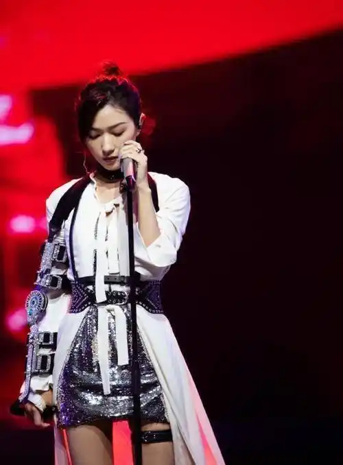 "李斯丹妮团"五公造型大比拼,张雨绮太魅,金晨太美,李斯太飒_姐姐