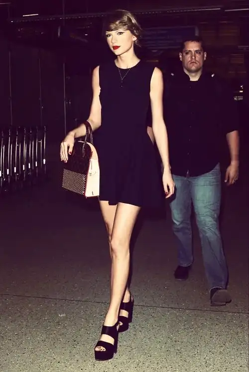 taylorswift霉霉最新街拍这张超帅