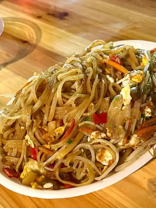 平乐宵夜广西必吃炒粉干