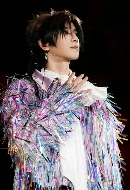 华晨宇请火星人们盛装赴宴##华晨宇官宣鸟巢四面台