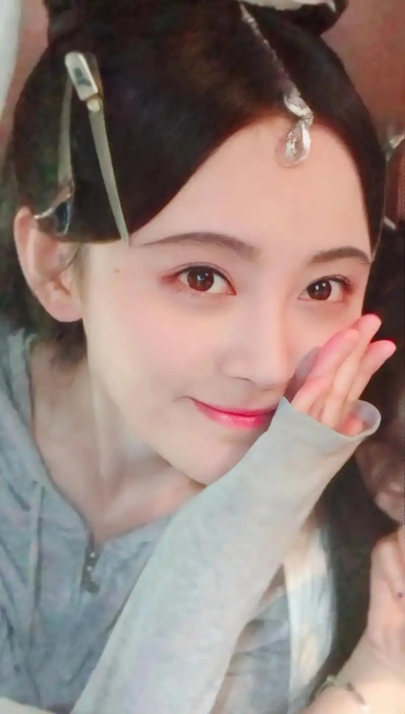 可爱的小白.#鞠婧祎 #图片视频  - 抖音