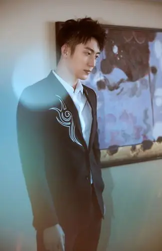 黄景瑜帅气有型活动写真图片