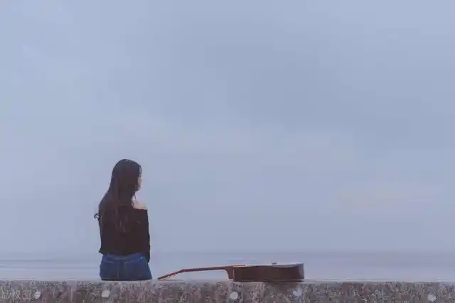 一个人真正的强大,从独来独往开始|安静|何炅|内心世界_网易订阅