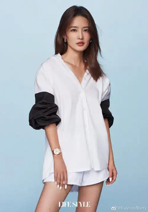 李沁运动风女友大片