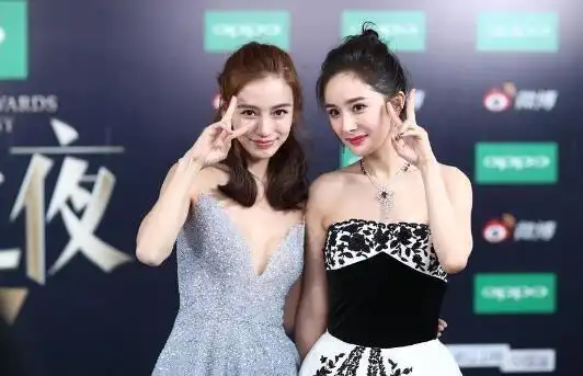 杨幂angelababy同框比美亲密合照大秀姐妹情