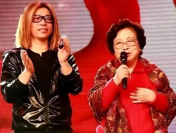 歌手郭峰:三段恋情无疾而终,61岁未婚无子女,一生都献给了音乐