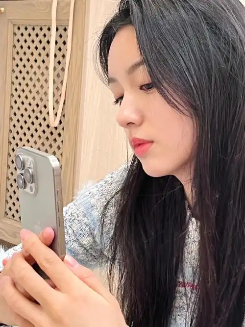 周也侧脸live图#周也侧脸好好看啊,敢发live图的人颜值是真的没邓说