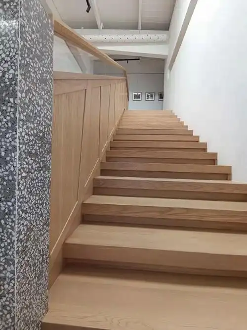 实木楼梯扶手效果图