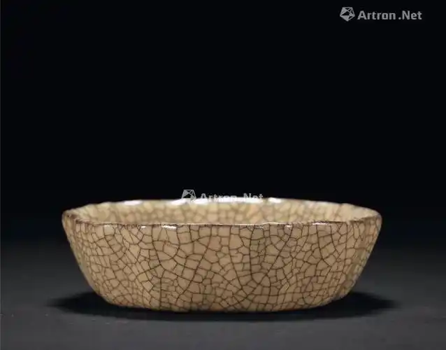 宋    哥窑花口洗 成交价:1,150,000 拍卖会:2019年秋季拍卖会