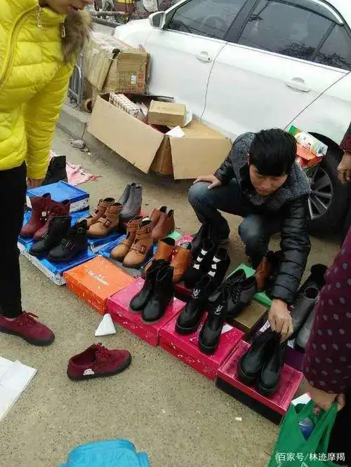 摆地摊卖鞋子,怎样做到月入2万?
