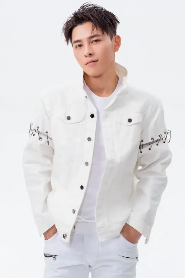 洪尧最新写真 "最帅门客"秒变玩酷boy