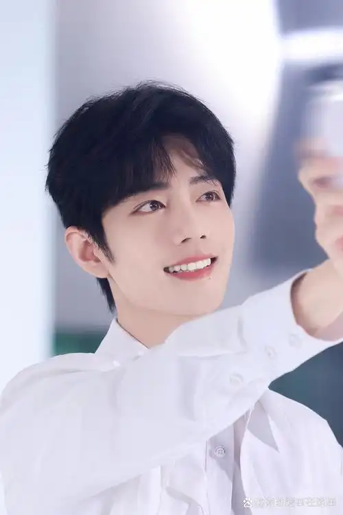 肖战的身上,散发着一种独特的魅力