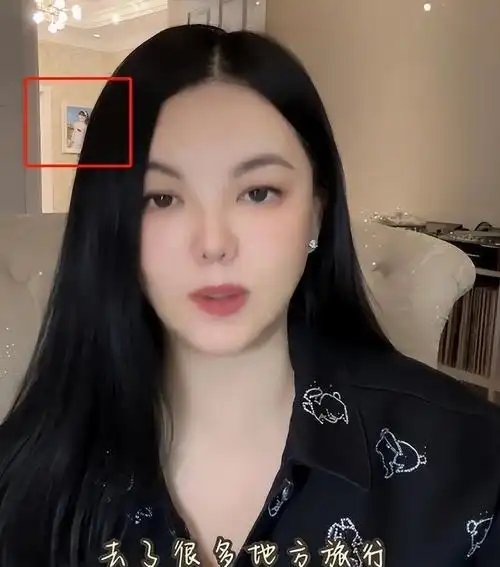 李湘生活近况曝光!穿带钻睡衣,用镶金茶杯,网友:哪来的钱?