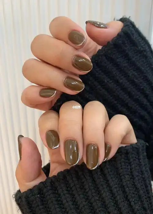 美甲秋天的颜色