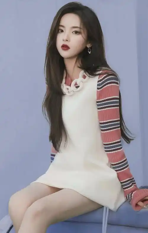 90后女星杨超越写真合集清新甜美眉清目秀