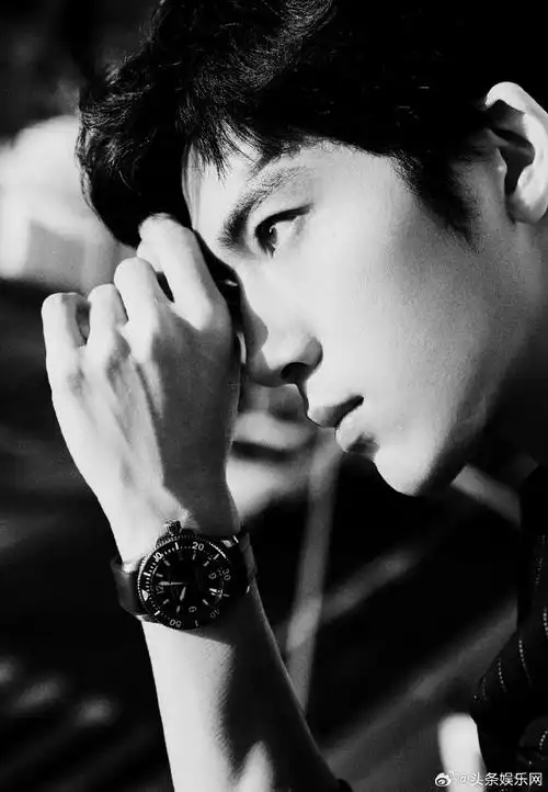 井柏然的腹肌偷偷藏不住##井柏然状态