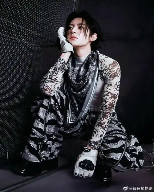 小鬼kiss舞台看起来好会kiss##无限x巡回演唱会南京站