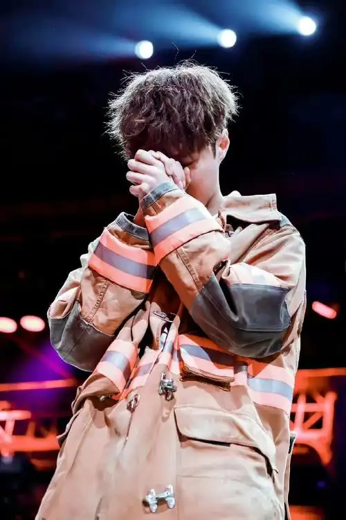 张艺兴演唱会##张艺兴演唱会剪影预告海报##张艺兴每时每刻