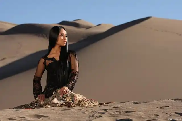 故事无人区对女性来说如同炼狱失踪的女大学生成为捞金工具