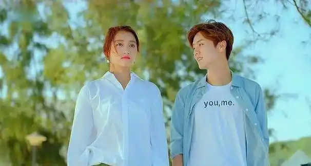 《凤囚凰》播出3年后,关晓彤赵露思身份互换,昔日女主沦为配角_角色