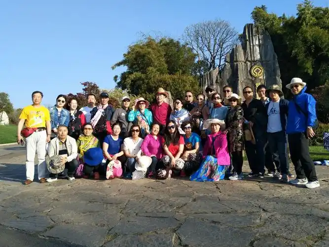 这是旅游全体人员的合影.