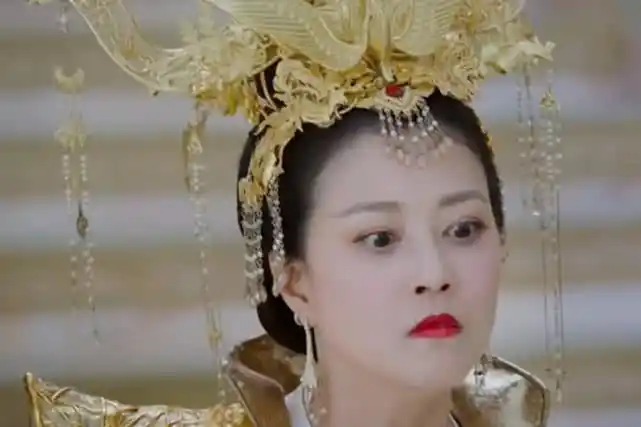 《香蜜沉沉烬如霜》天后周海媚,时尚减龄穿搭,你敢相信她51岁